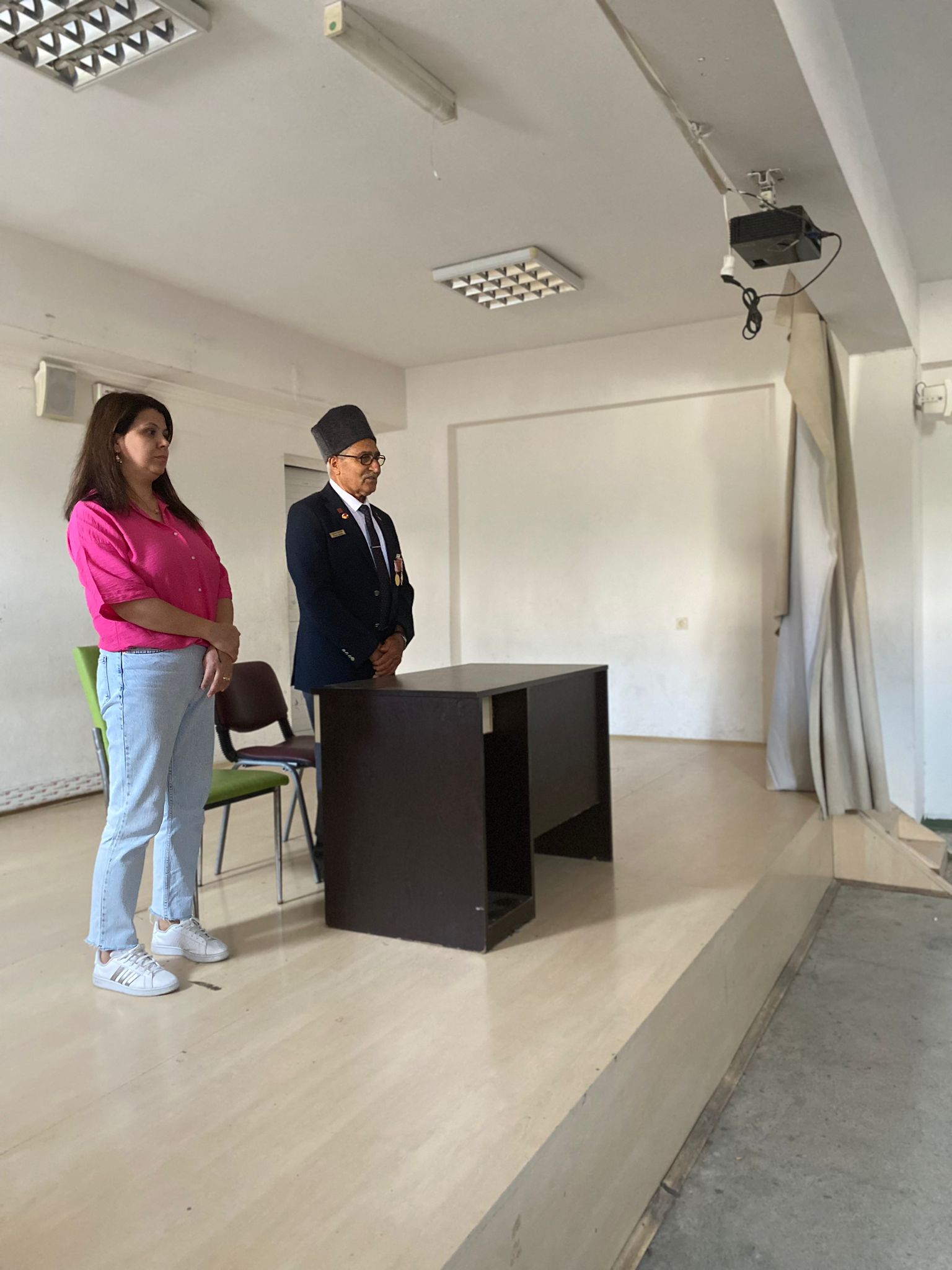 #VatanveKahramanlıkBuluşmaları kapsamında Şehit eşi Alime KUŞ ve Kıbrıs Gazisi Ahmet KUTUP Anamur Akdeniz İlkokulu öğrencileriyle bir araya gelerek vatan ve kahramanlık hikayelerini aktardılar.  @tcailesosyal   @ashb_sehitgazi