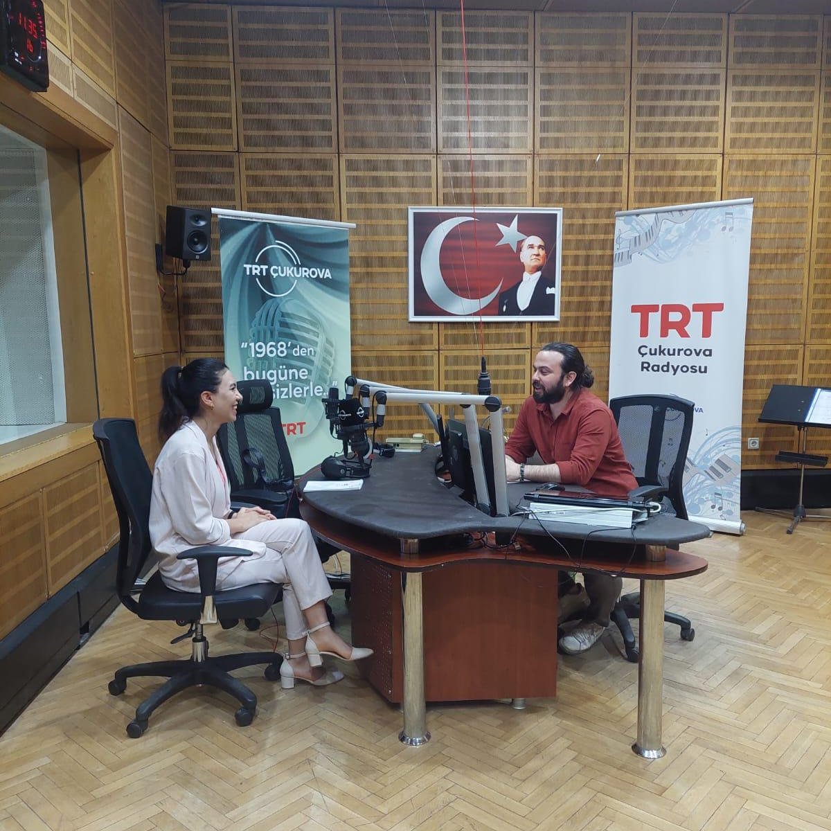 #ToroslarSHM'den Aile Eğitim Programı eğiticimiz Psikolojik Danışman Cennet KÖROĞLU, #AileHaftası etkinlikleri kapsamında Çukurova Radyosunun konuğu oldu ve 'Aile ve Aile Bireyleri Arasındaki İletişim' konusunu anlattı.