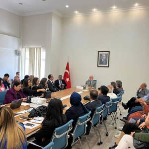 Çınarlarımızın Gölgesinde: Türkiye Yüzyılında Ailemiz İstikbalimiz - fotoğraf 1