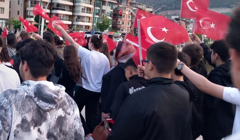 19 Mayıs Atatürk’ü Anma Gençlik ve Spor Bayramı münasebetiyle tertip edilen gençlik yürüyüşüne katılım sağladık.