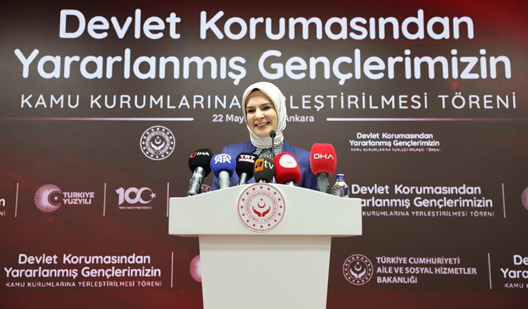 Bakanımız Mahinur Özdemir Göktaş Devlet Korumasından Yararlanmış Gençlerin Kamu Kurumlarına Yerleştirilmesi Kura Töreni’ne Katıldı