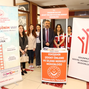 Aile Haftası Kapsamında "Savaş, Göç ve Aile” konferansı düzenlendi. - fotoğraf 2