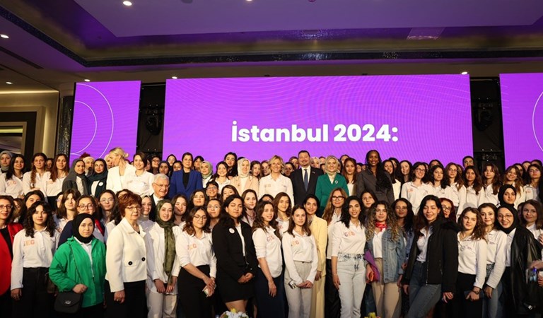 Bakanımız Göktaş, Mühendis Kızlar İstanbul Buluşması ve FSMVÜ Otizm Protokolü İmza Töreni’ne Katıldı