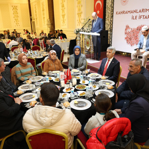 18 Mart Çanakkale Zaferi’nin 109. yıl dönümünü ve Şehitleri Anma Günü’nde Şehitlerimizin Emanetleri ve Gazilerimizle İftarda Bir Araya Geldik - fotoğraf 2