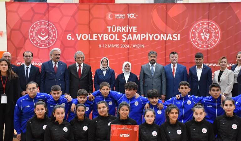 Bakanlığımız Çocuk Hizmetleri Genel Müdürlüğü tarafından Kuşadası İlçesinde düzenlenen Türkiye 6. Voleybol Şampiyonası gerçekleştirildi.