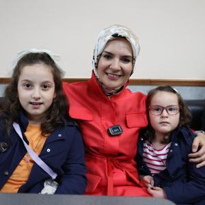 Aile ve Sosyal Hizmetler Bakanımız Göktaş, Brüksel'de çalıştığı aile marketinde 24 yıl sonra yeniden kasaya geçti - fotoğraf 10