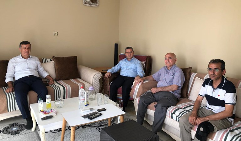 İl Müdürümüz Naci YILMAZ 2016 yılında Mardin Dargeçit’te çıkan çatışmada şehit olan J. Üst Teğmen Emrah ŞAHİN'in kıymetli ailesini ziyaret etti