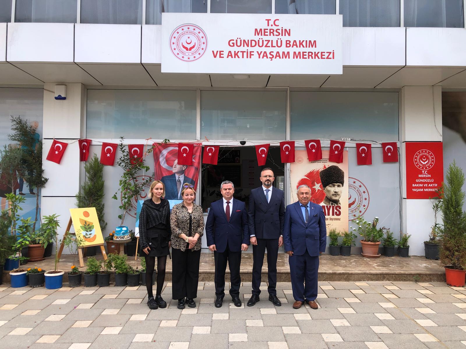TRT Çukurova radyosu Gündüzlü Bakım ve Aktif Yaşam Merkezimizde canlı yayın gerçekleştirdi.Aktif Yaşam Merkezlerinin anlatıldığı yayın programında TRT Çukurova Bölge Müdürü Fatih Doğru ve İl Müdürümüz Naci Yılmaz konuklarımızla keyifli vakit geçirdiler.