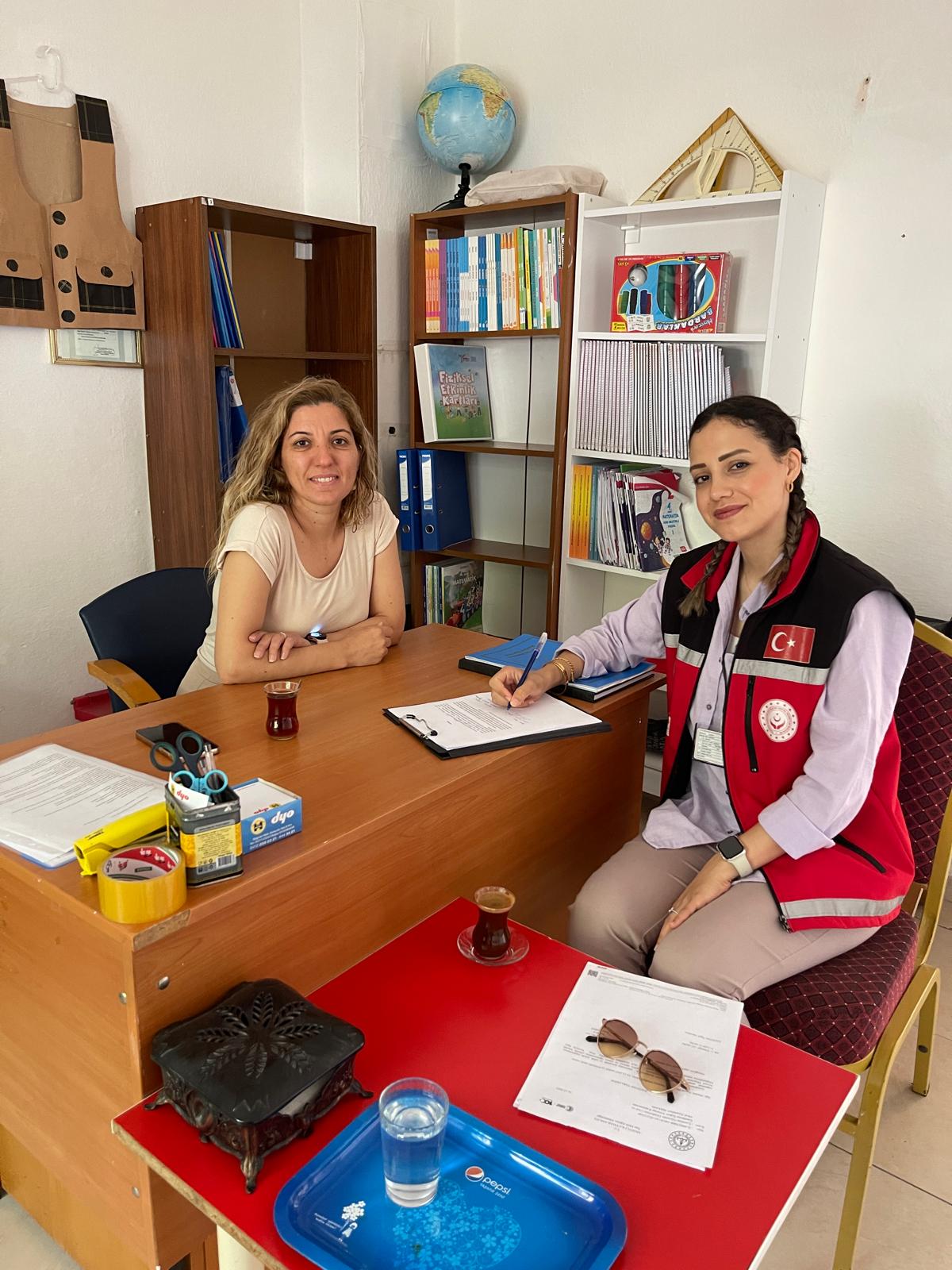 #MezitliSHM, Çocuklar Güvende kapsamında Çevlik İlkokulu ve Doğlu İlkokuluna ziyaret gerçekleştirdi. Okul idarecileri ve öğretmenlere Sosyal Hizmet Modellerimiz hakkında bilgilendirme ve rehberlik çalışması yapıldı.