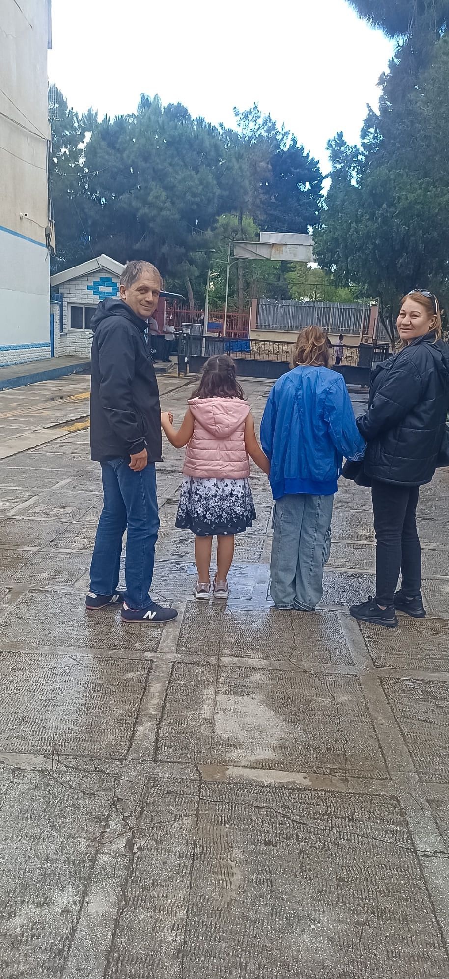 Siz de bir çocuğun koruyucu ailesi olarak hayallerini gerçekleştirebilisiniz. Bakanlığımızın Aile Yanında Destek Hizmet Modellerinden Koruyucu Aile Hizmeti kapsamında 1 çocuğumuz daha sevgi dolu ve sıcacık bir yuvaya kavuştu.