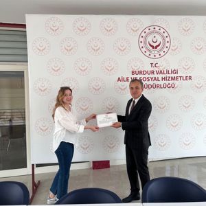 Müdürlüğümüz Aile eğitim programı eğitimcileri ve aile danışmanlığı kullanıcılarına İl Müdürümüz Mustafa ÇAKIR tarafından başarılarından dolayı teşekkür belgesi verilmiştir. - fotoğraf 1
