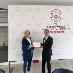 Müdürlüğümüz Aile eğitim programı eğitimcileri ve aile danışmanlığı kullanıcılarına İl Müdürümüz Mustafa ÇAKIR tarafından başarılarından dolayı teşekkür belgesi verilmiştir. - fotoğraf 2
