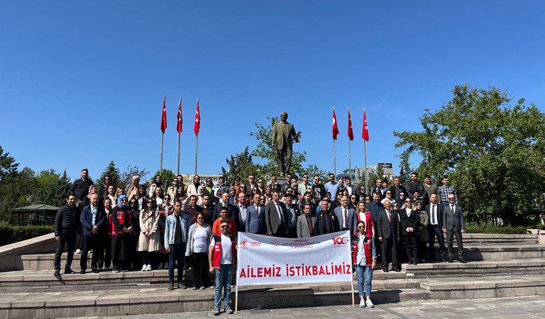 15-21 Mayıs Aile Haftası kapsamında "Ailemiz İstikbalimiz" temasıyla kortej yürüyüşü gerçekleştirildi.