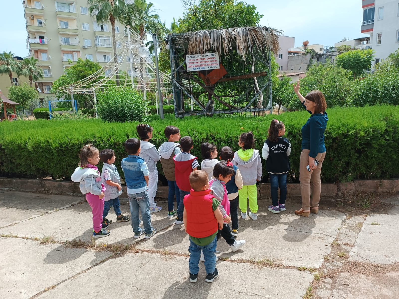 Canımız çocuklarımız Yardım ve İyilik  Vakfı Huzurevi'ni ziyaret ederek yaşlılarımız ile bir araya geldiler. Kıymetli büyüklerimiz ve çocuklarımız birbirlerinin sevgi dolu kalplerine dokunma fırsatı yakaladılar☺️❤️