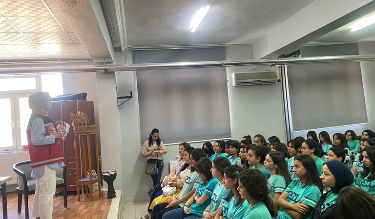 #SilifkeSHM tarafından Silifke Ertan Cüceloğlu Anadolu Lisesi öğrenci ve öğretmenlerine ''Kadına  Yönelik Şiddetle Mücadele, Erken Yaşta ve Zorla Evliliklerle Mücadele, #KADES ve Alo 183 '' konularında eğitim verildi.