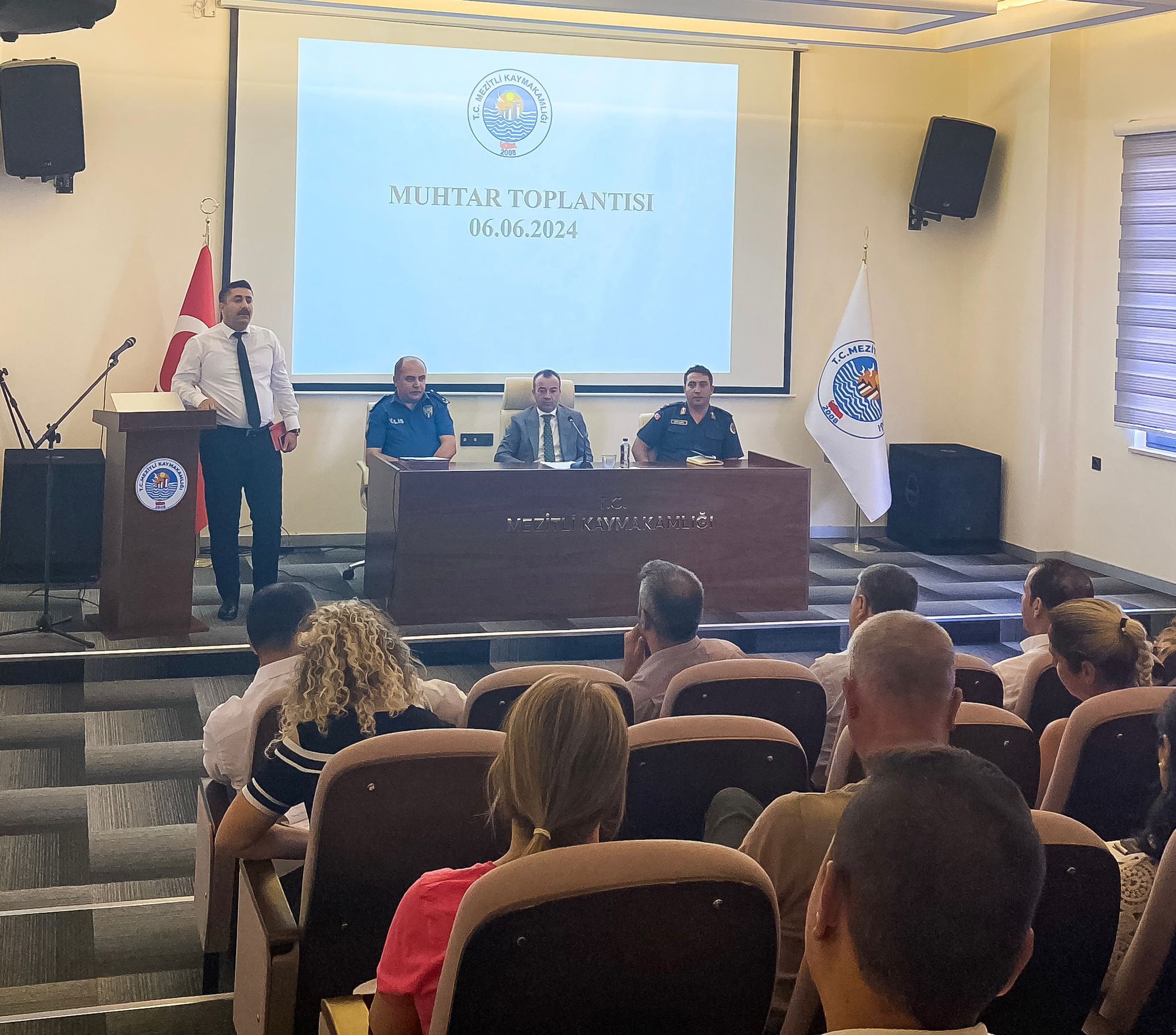 #MezitliSHM tarafından Muhtarlara yönelik ''Kadına Yönelik Şiddetle Mücadele, Erken Yaşta ve Zorla Evliliklerle Mücadele, #KADES'' konularında eğitim düzenledi. Sosyal Hizmet Merkezimizin işleyişi hakkında bilgilendirme yapıldı.