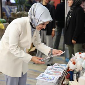 Aile ve Sosyal Hizmetler Bakanımız Göktaş, KADEM'in Gazze'ye yardım için düzenlediği hayır çarşısını ziyaret etti - fotoğraf 2