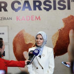 Aile ve Sosyal Hizmetler Bakanımız Göktaş, KADEM'in Gazze'ye yardım için düzenlediği hayır çarşısını ziyaret etti - fotoğraf 7