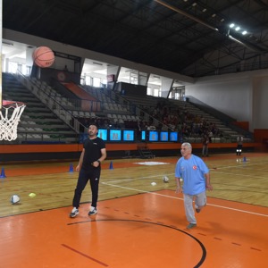 İnegöl Fatma Göztepe Huzurevimiz  “Sporla Yaşa, Sağlıklı Yaş Al” Müsabakaları Düzenledi - fotoğraf 6