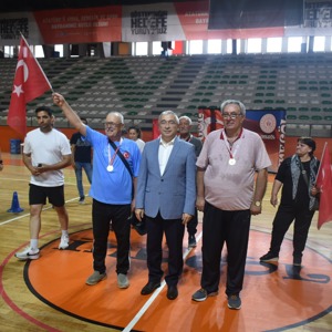 İnegöl Fatma Göztepe Huzurevimiz  “Sporla Yaşa, Sağlıklı Yaş Al” Müsabakaları Düzenledi - fotoğraf 9