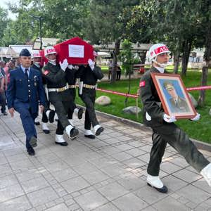 Kıbrıs Gazilerimiz Düzenlenen Törenlerle Son Yolculuklarına Uğurlandı - fotoğraf 6