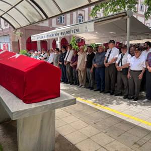 Kıbrıs Gazilerimiz Düzenlenen Törenlerle Son Yolculuklarına Uğurlandı - fotoğraf 5