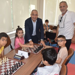 Çocuklarımızın Resim ve El Sanatları Sergisi'nin açılışı ve Satranç Turnuvası Gerçekleştirildi - fotoğraf 4