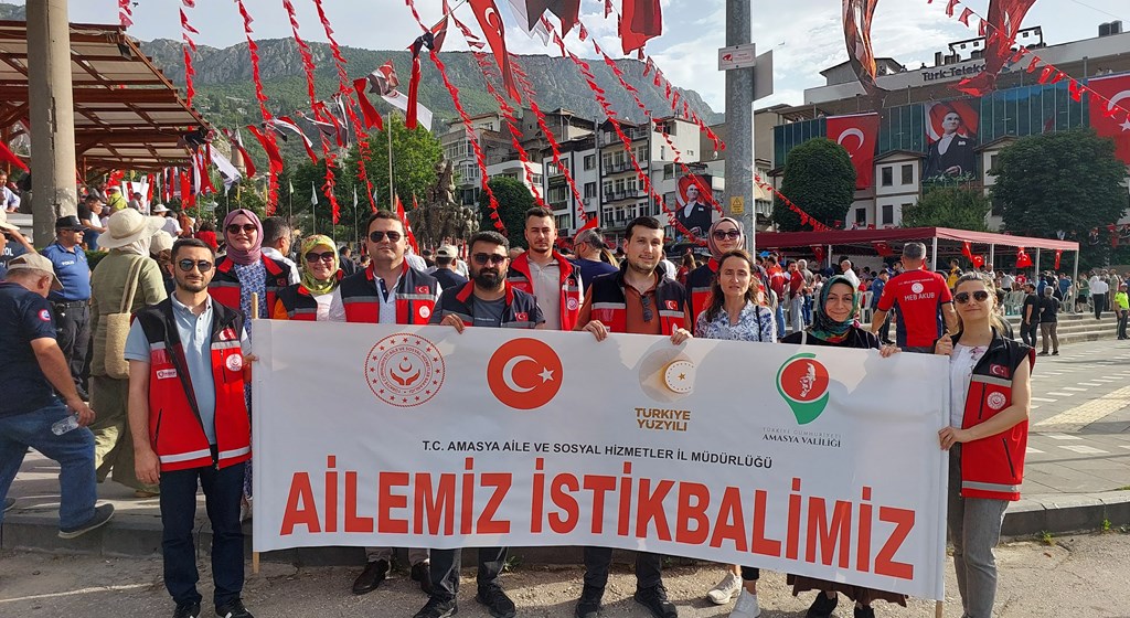 12 Haziran Uluslararası Atatürk, Kültür ve Sanat Festivaline "Ailemiz İstikbalimiz" pankartıyla katılım sağladık.