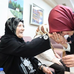 Bakanımız Mahinur Özdemir Göktaş, bayram ziyaretlerinde bulundu - fotoğraf 3