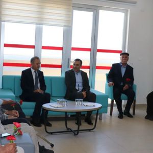 Valimiz Sayın Türker ÖKSÜZ eşi Meral ÖKSÜZ hanımefendi, İl Müdürümüz Mustafa ÇAKIR ve ilimiz protokolü Kurban Bayramı programı kapsamında Müdürlüğümüze bağlı Hilmi Hafize Evin Huzurevi Yaşlı Bakım ve Rehabilitasyon Merkezi Müdürlüğümüzü ziyaret etti - fotoğraf 3