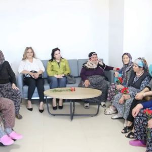 Valimiz Sayın Türker ÖKSÜZ eşi Meral ÖKSÜZ hanımefendi, İl Müdürümüz Mustafa ÇAKIR ve ilimiz protokolü Kurban Bayramı programı kapsamında Müdürlüğümüze bağlı Hilmi Hafize Evin Huzurevi Yaşlı Bakım ve Rehabilitasyon Merkezi Müdürlüğümüzü ziyaret etti - fotoğraf 5