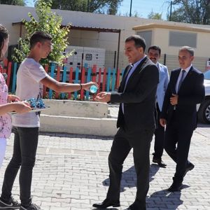 Valimiz Sayın Türker ÖKSÜZ eşi Meral ÖKSÜZ hanımefendi, İl Müdürümüz Mustafa ÇAKIR ve ilimiz protokolü Kurban Bayramı programı kapsamında Müdürlüğümüze bağlı Burdur Engelsiz Yaşam, Bakım Rehabilitasyon ve Aile Danışma Merkezi Müdürlüğümüzü ziyaret etti - fotoğraf 5