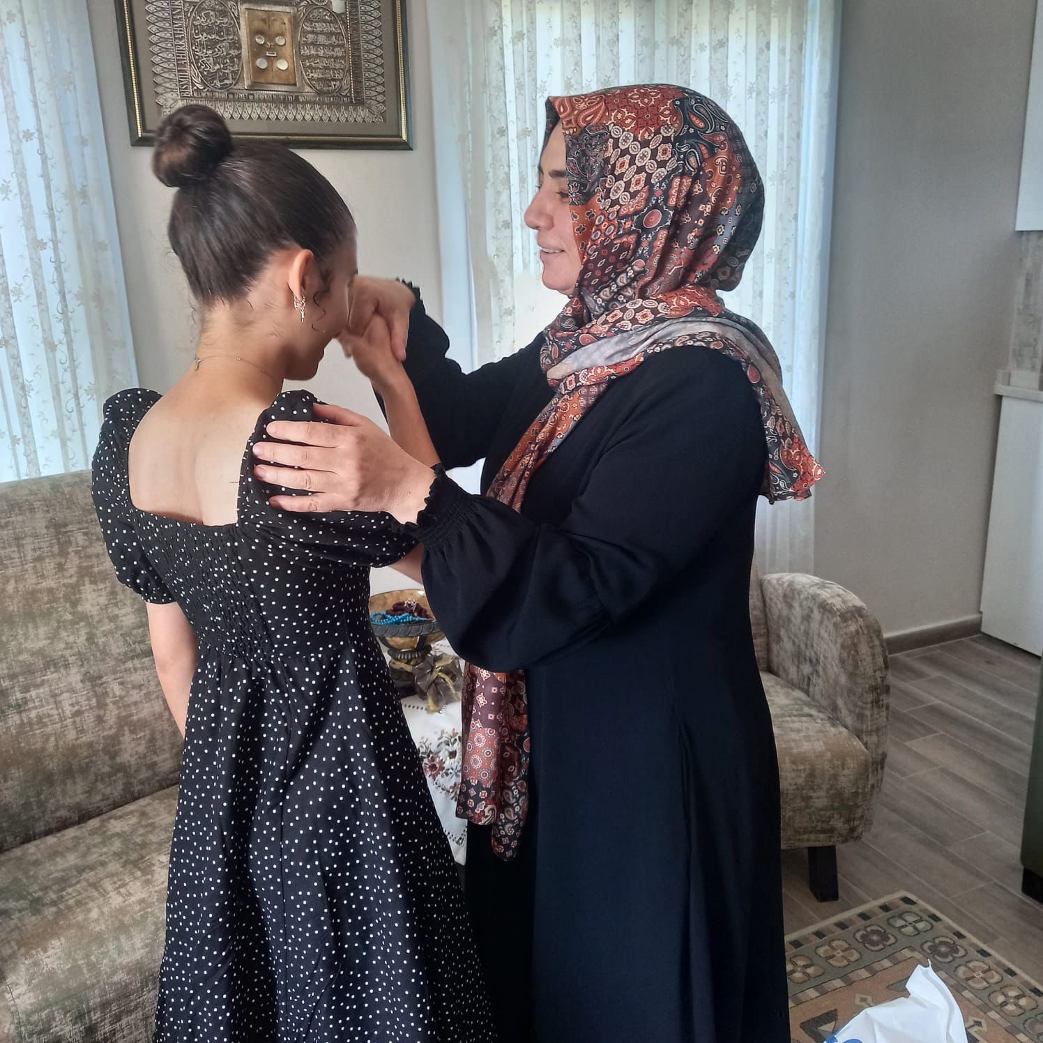 Koruyucu Ailelerimizle bir araya gelmeye devam ediyoruz. Koruyucu ailemizi ziyaret ederek, koruyucu ailelerin toplumda büyük bir görev üstlendiklerini belirttik. Koruyucu ailemizin bayramını kutladık.