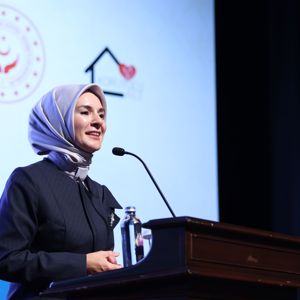Emine Erdoğan Hanımefendi ve Bakanımız Mahinur Özdemir Göktaş, Gönül Elçileri ve koruyucu ailelerle bir araya geldi - fotoğraf 2