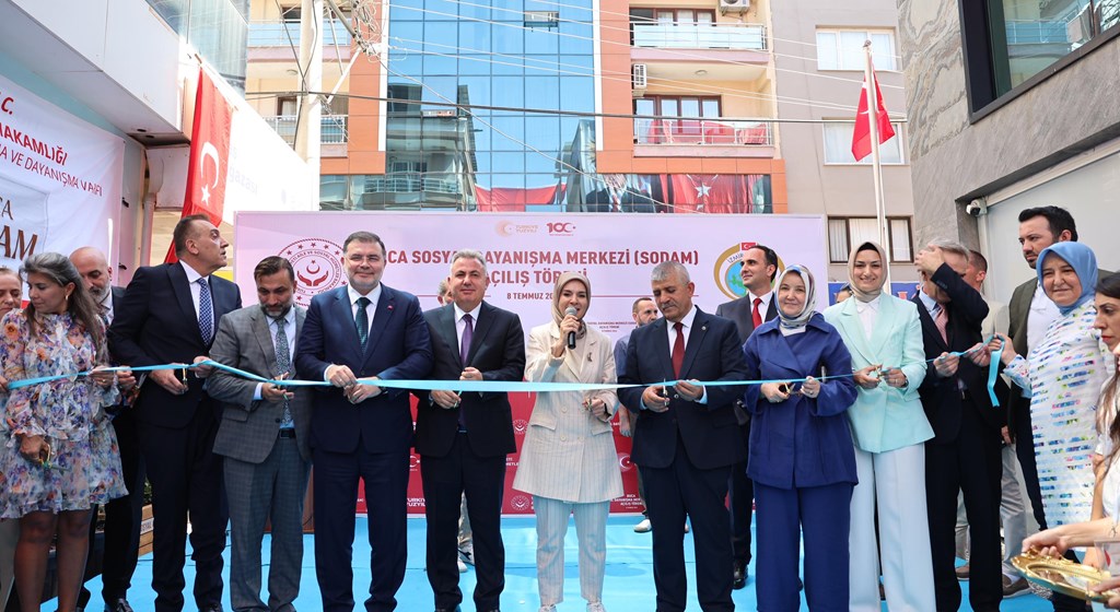 Bakanımız Mahinur Özdemir Göktaş İzmir'de Sosyal Dayanışma Merkezi'nin Açılışını Gerçekleştirdi