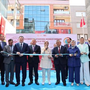 Bakanımız Mahinur Özdemir Göktaş İzmir'de Sosyal Dayanışma Merkezi'nin Açılışını Gerçekleştirdi - fotoğraf 1