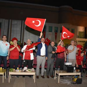 Aziz şehitlerimizin kıymetli evlatları, koruma altındaki çocuklarımız ve kuruluş bakımındaki engellilerimiz ile Milli Takım için tek yürek olduk. - fotoğraf 4
