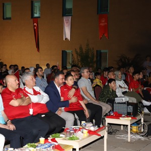 Aziz şehitlerimizin kıymetli evlatları, koruma altındaki çocuklarımız ve kuruluş bakımındaki engellilerimiz ile Milli Takım için tek yürek olduk. - fotoğraf 9