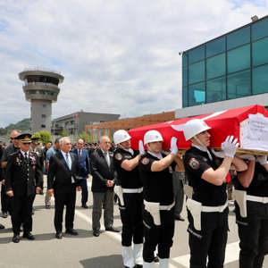 Şehit Polis Memuru Cemalcan Ev, gözyaşları arasında son yolculuğuna uğurlandı - fotoğraf 3