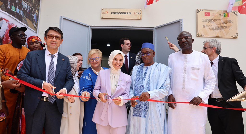 Bakanımız Göktaş, Dakar El Sanatları Eğitim Merkezinin yeni atölyelerinin açılışını gerçekleştirdi
