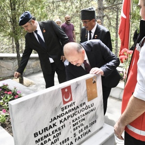 15Temmuz Demokrasi ve Milli Birlik Günü’nün 8. Yıl Dönümünde Kastamonu Şehitliği Ziyaret Edildi - fotoğraf 2
