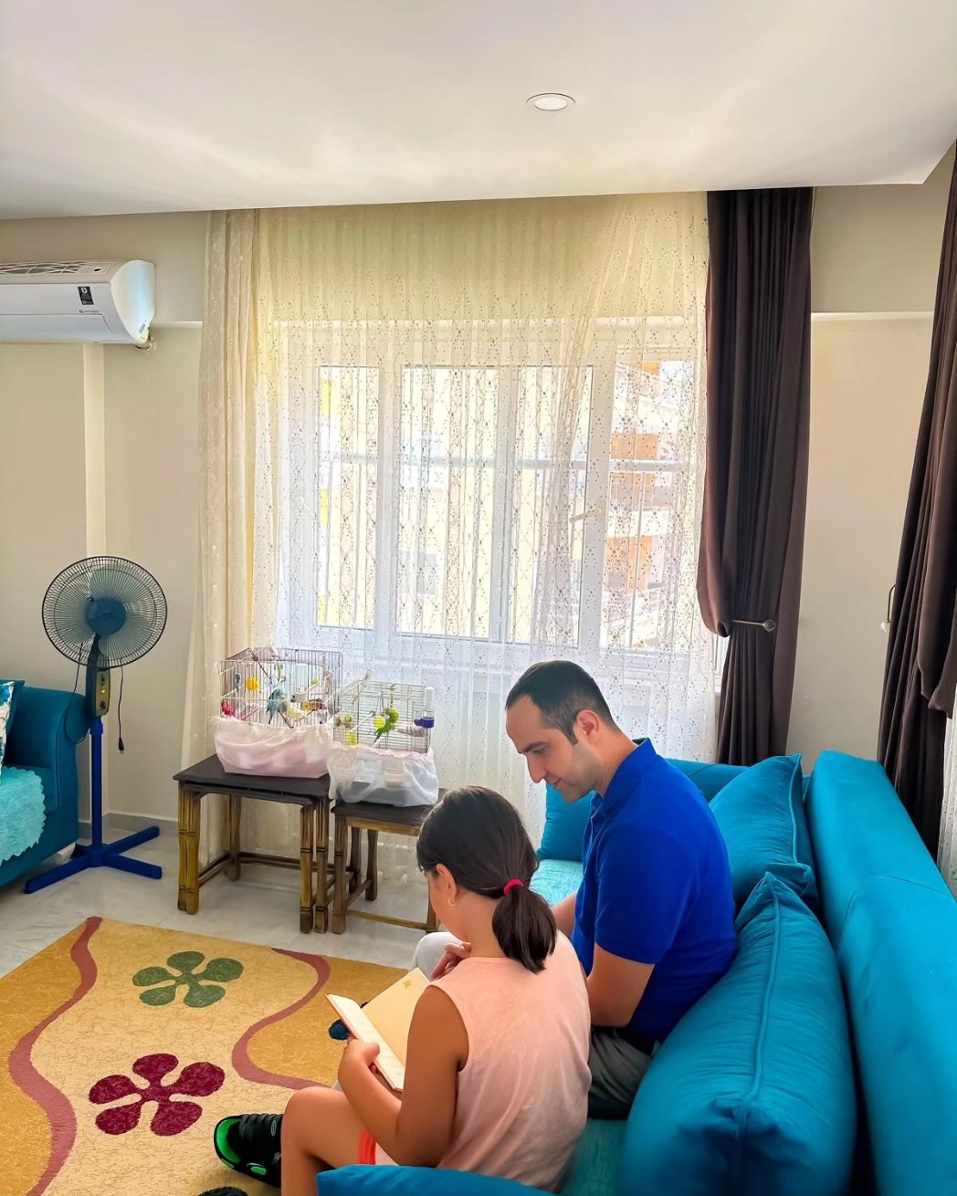 Koruyucu Aile yanındaki çocuğumuzu ziyaret edip en sevdiği kitabı hediye ettik🌸Çocuğumuzu şefkat ve sevgisi ile büyüten Koruyucu Ailemize teşekkür ederiz. Siz de bir çocuğun Koruyucu Ailesi olarak hayallerini gerçekleştirebilirsiniz.