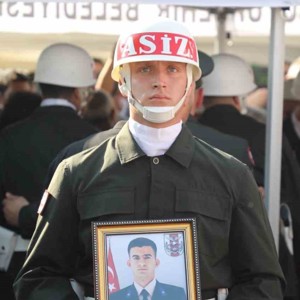 Şehit Astsubay Kıdemli Çavuş Bahadır Rıdvan TALAY Son Yolculuğuna Uğurlandı - fotoğraf 10