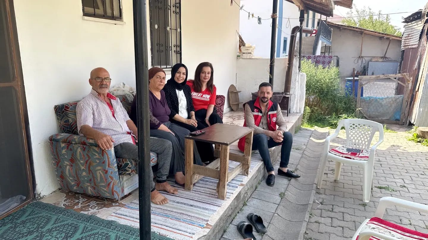 Şube Müdürümüz Nevim EVLİYAOĞLU ve Şehit Gazi Birimi tarafından Şehit Mahmut KAYA, Şehit Hacı KAYA’ nın kıymetli aileleri ve Gazi Hasan DONAR ziyaret edilmiştir. Bu vesile ile şehitlerimize rahmet diliyoruz. Kahraman Gazilerimize de minnetle yad ediyoruz.