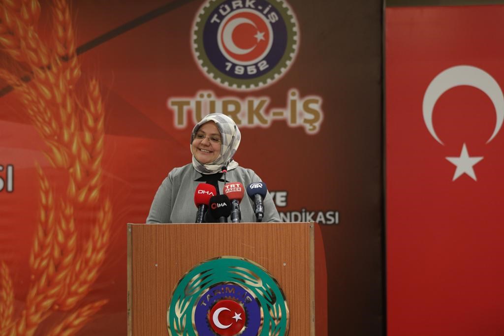 Bakan Selçuk: "Geçici İşçilerin Çalışma Sürelerini Uzattık"