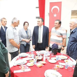 15 Temmuz Demokrasi ve Milli Birlik Günü Dolayısıyla Kıymetli Şehit Ailelerimiz ve Gazilerimiz Onuruna Yemek Verildi - fotoğraf 6