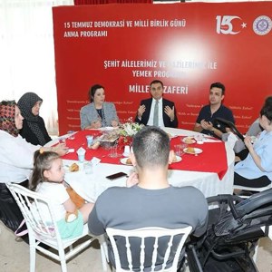 15 Temmuz Demokrasi ve Milli Birlik Günü Dolayısıyla Kıymetli Şehit Ailelerimiz ve Gazilerimiz Onuruna Yemek Verildi - fotoğraf 1