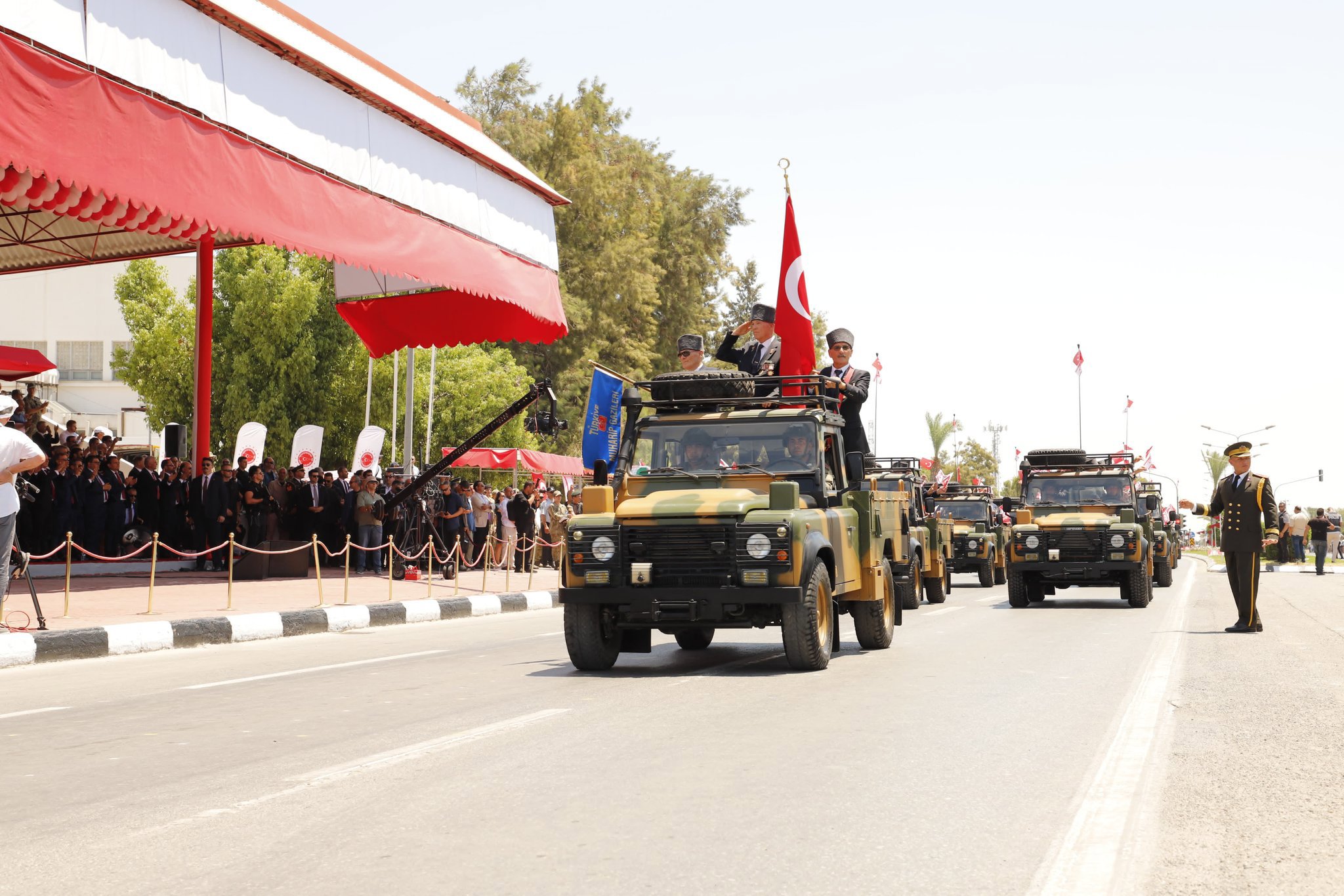 Adaya huzur ve barışı getiren harekâtın 50'nci yılında Muharip Gazilerimiz yeniden Kuzey Kıbrıs Türk Cumhuriyeti'nde! - fotoğraf 3