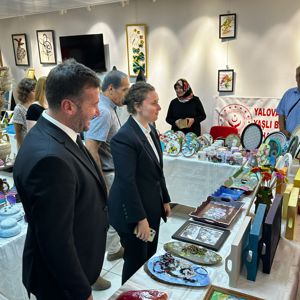 HUZUREVİ SAKİNLERİMİZİN EL SANATLARI SERGİSİ AÇILDI - fotoğraf 3