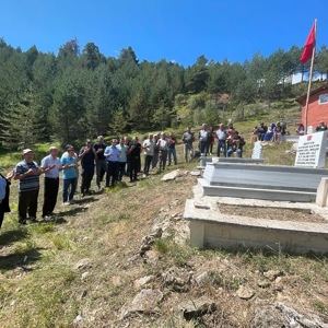 Aziz Şehidimiz Ayhan Çayır’ın Şehadet Yıldönümünde Kabri başında Anma Programı Düzenlendi - fotoğraf 2